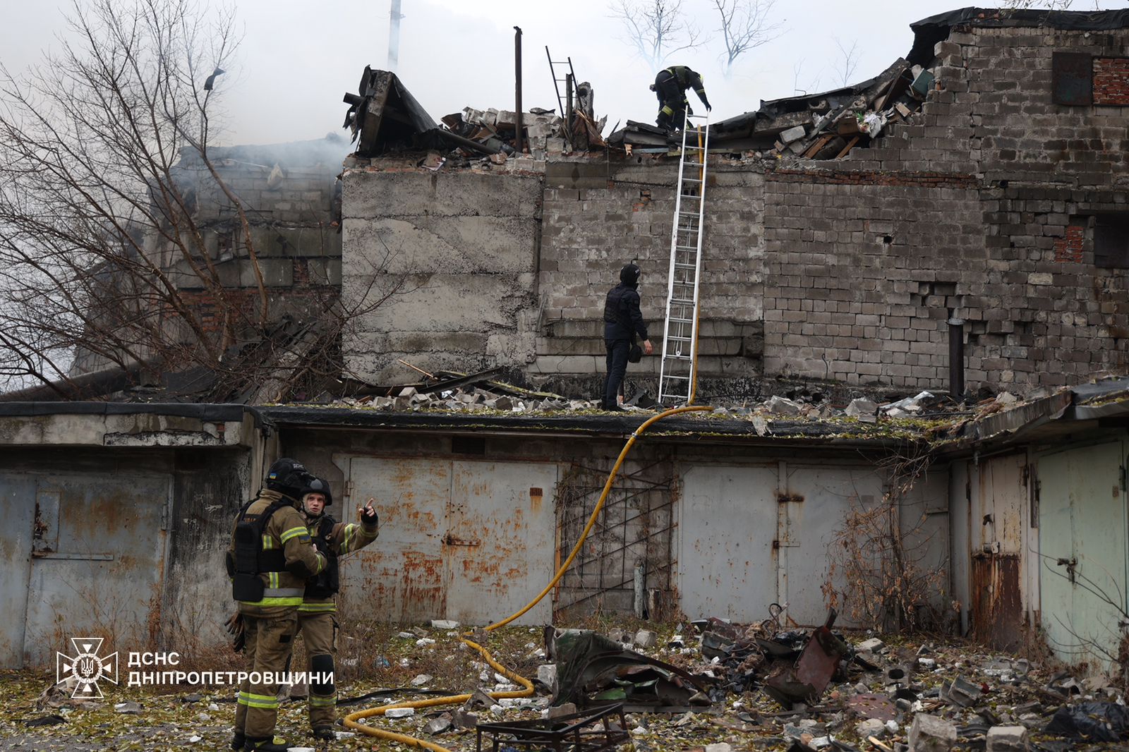 У ДСНС показали наслідки ракетного удару по Дніпру