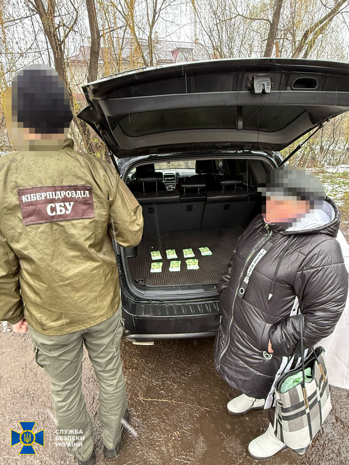 Хабар за інвалідність: на Буковині затримали ексголову МСЕК та посередницю