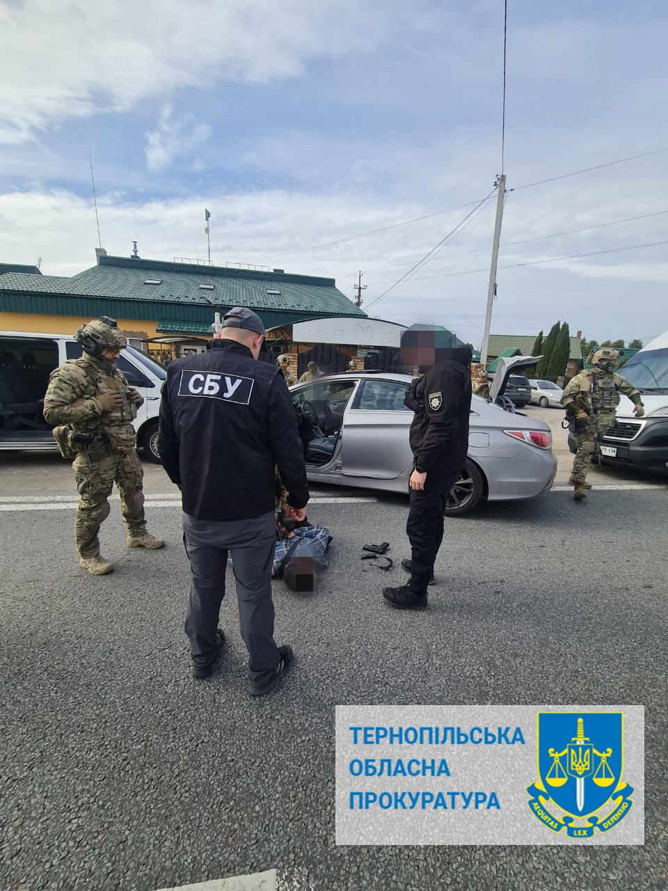 “Коридор” за 13 тисяч доларів: на Тернопільщині затримали посадовця ДВС та експоліцейського за переправлення “ухилянтів”
