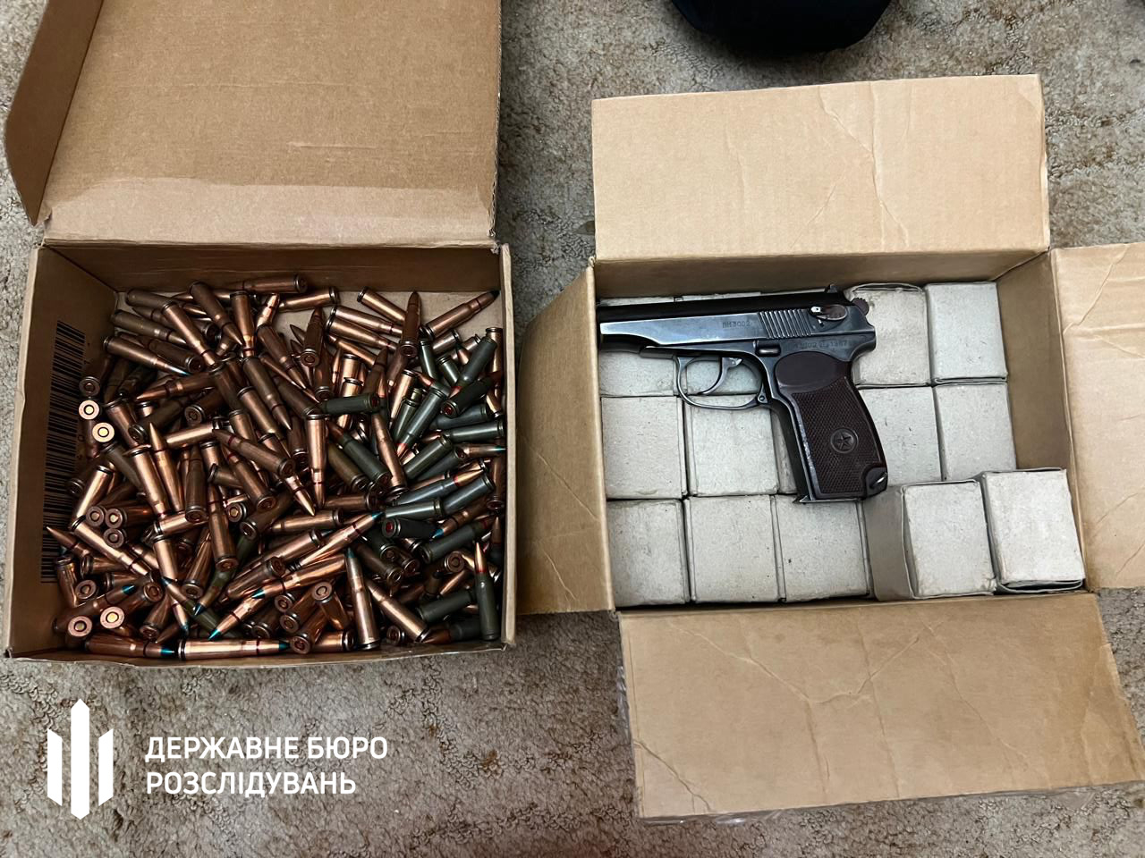 У Києві виявили великий сховок зі зброєю, що належить місцевому правоохоронцю