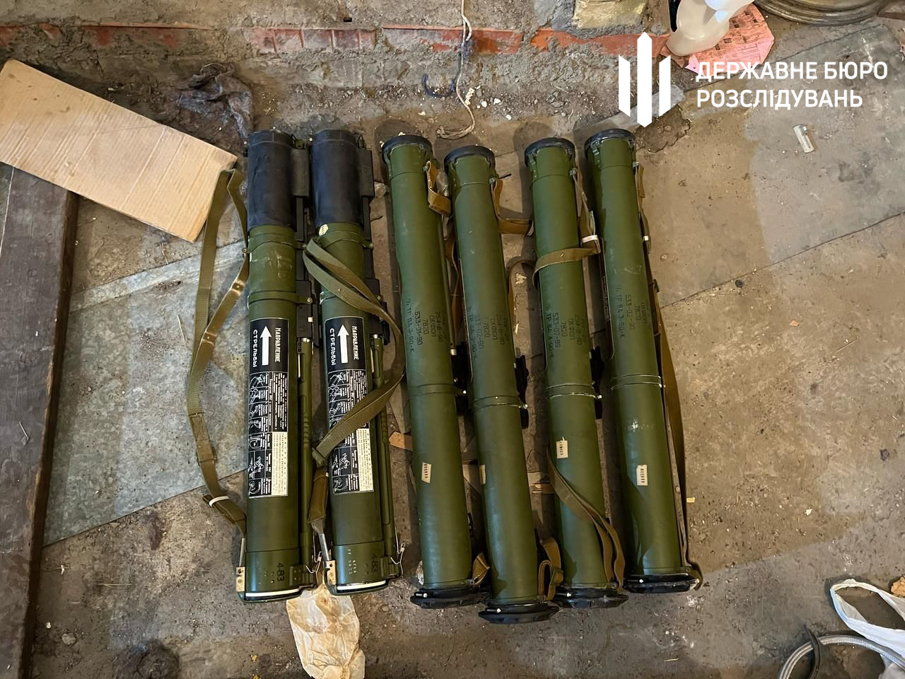 У Києві виявили великий сховок зі зброєю, що належить місцевому правоохоронцю