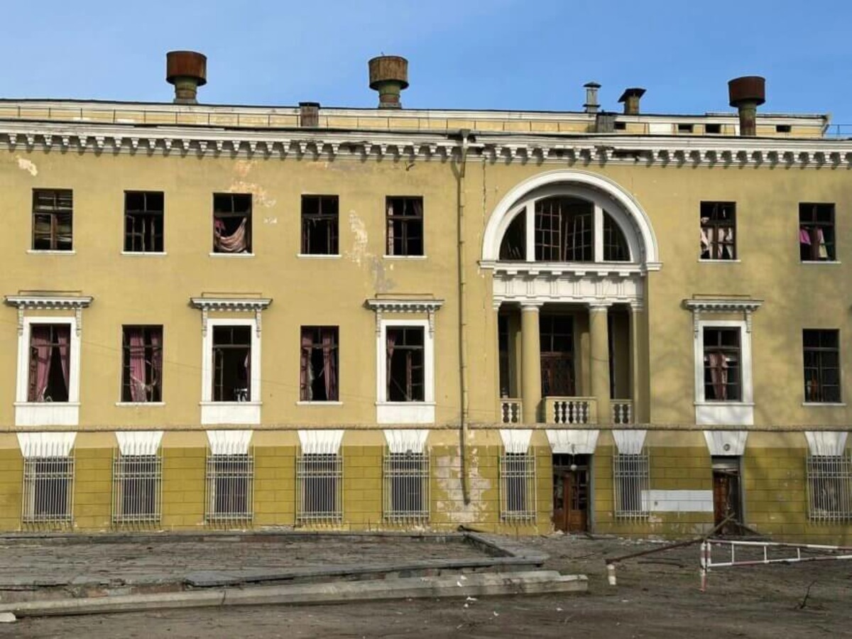 Міська влада Дніпра закликає ДНУ до діалогу щодо порятунку пошкодженого Палацу студентів