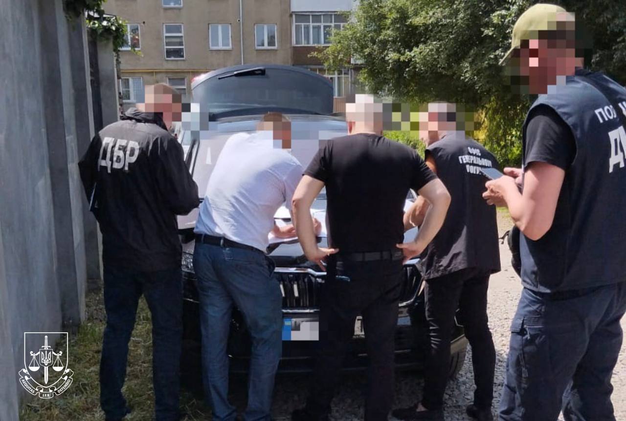 Ексначальника ДСНС на Івано-Франківщині викрито на незаконній порубці “Чорного лісу”: збитки 7,3 млн грн