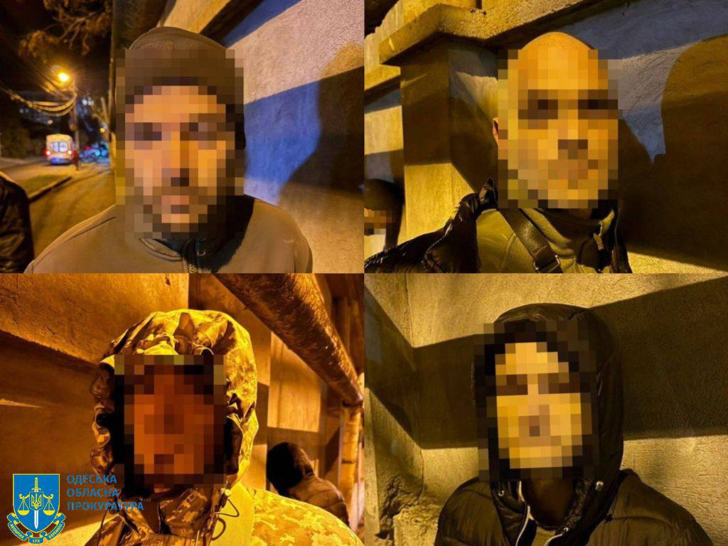 В Одесі 7 років тюрми отримали учасники ОЗГ, які вимагали гроші, вдаючи з себе поліцейських та працівників ТЦК