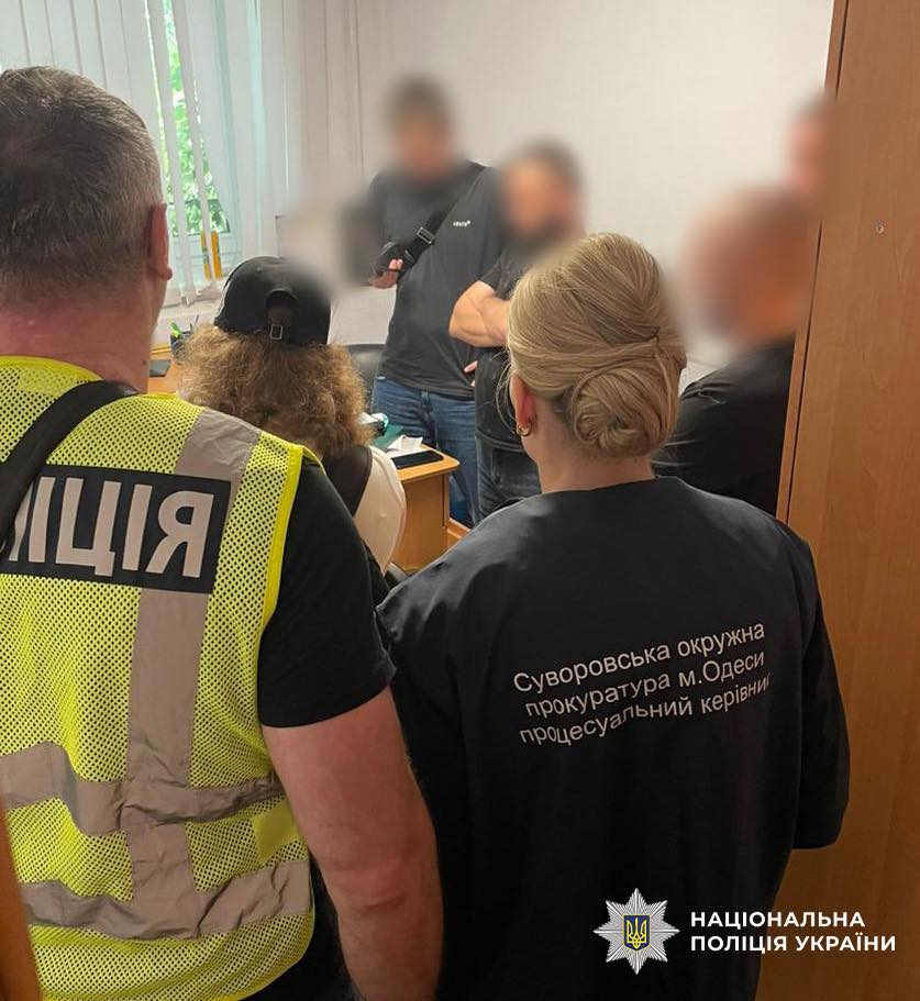 Хабар за “чисте” посвідчення: на Одещині затримали помічника судді, який обіцяв “закрити” адмінпровадження