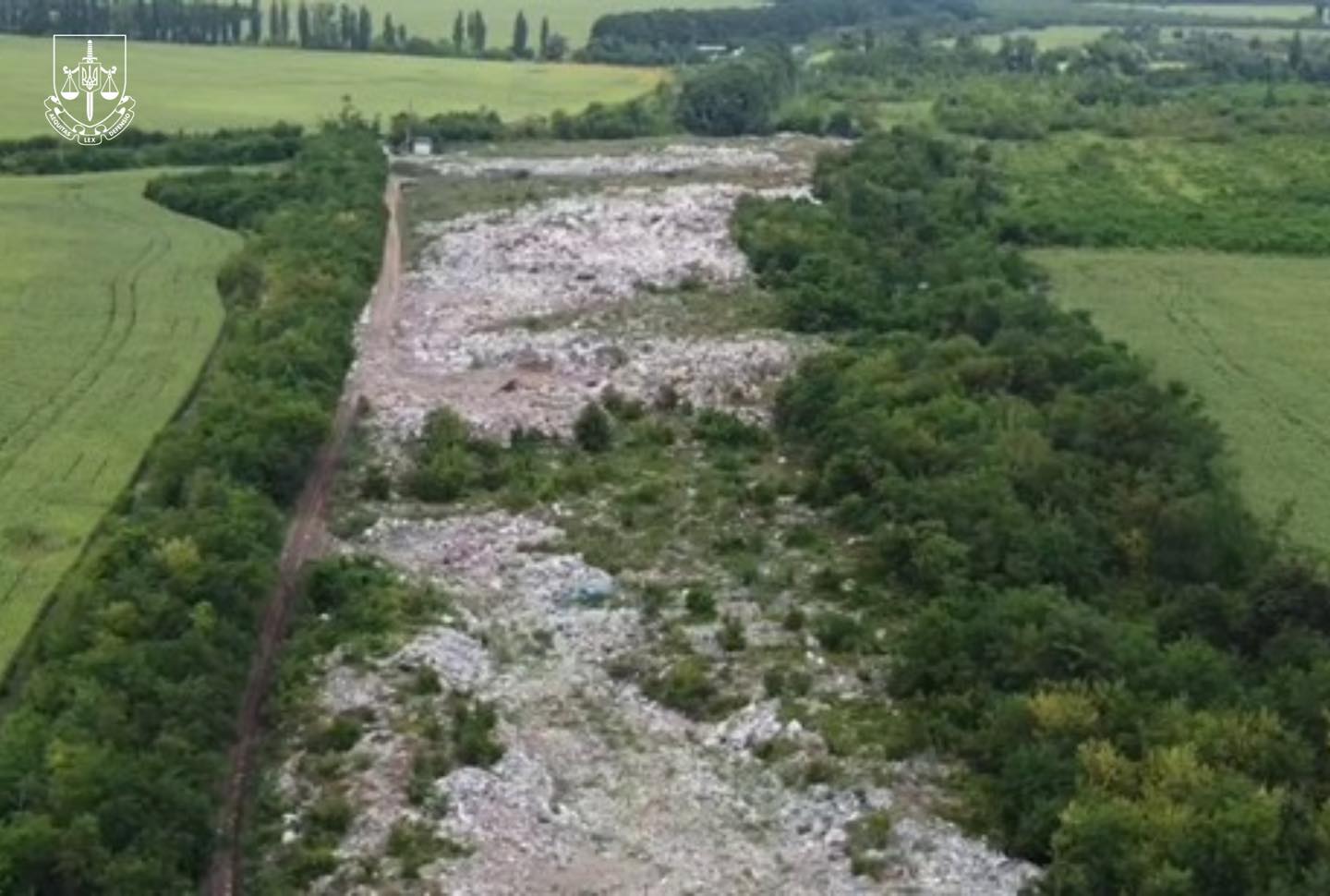Незаконне сміттєзвалище під Фастовом: посадовців підозрюють у забрудненні земель та ігноруванні суду