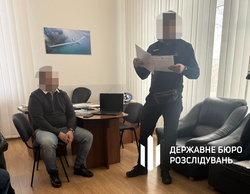 У Києві військовий посадовець та підприємці заробляли на фіктивних документах для ухилянтів