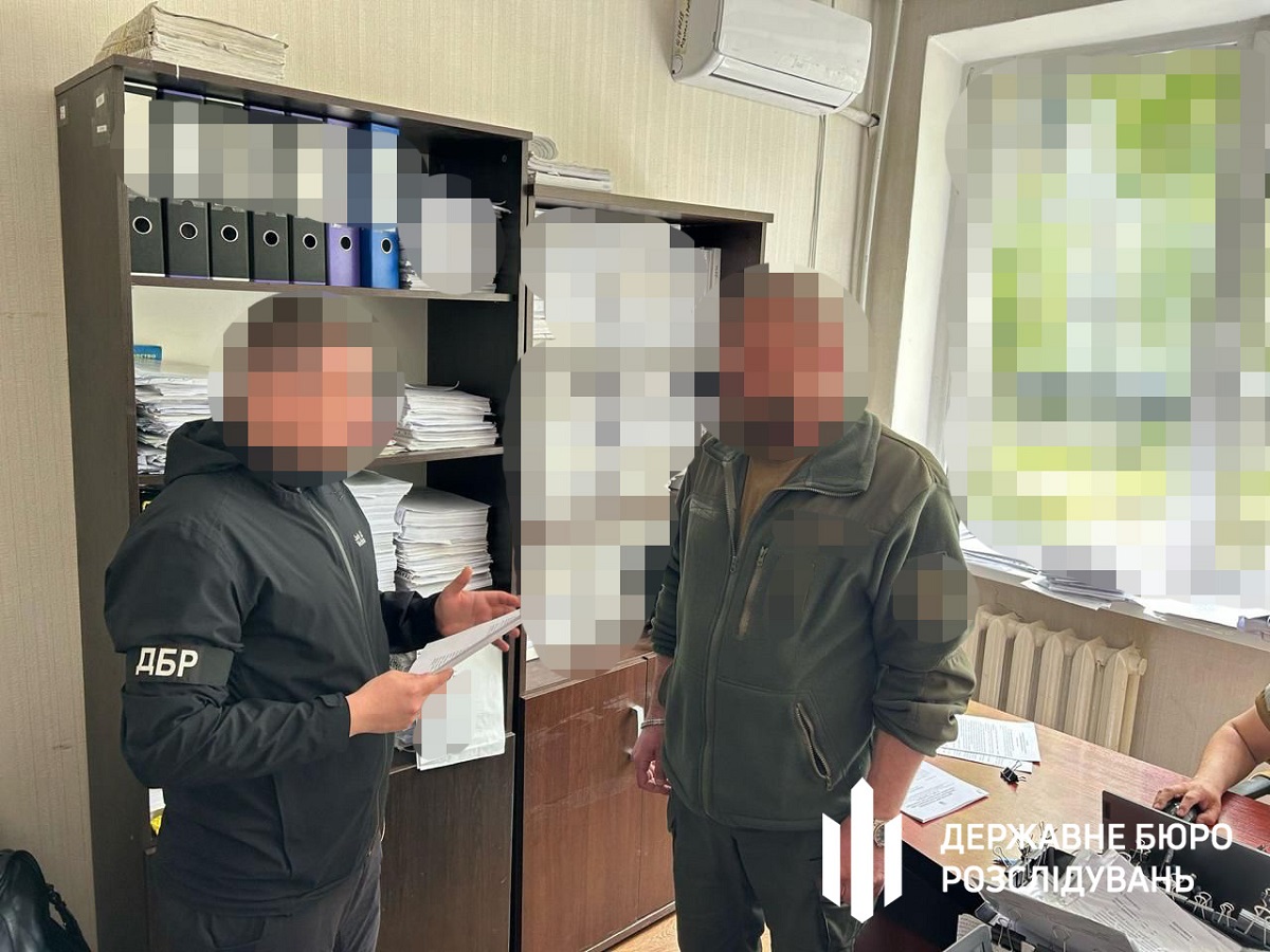 Командир батальйону незаконно виплатив підлеглій з Дніпропетровщини понад 1,7 млн грн