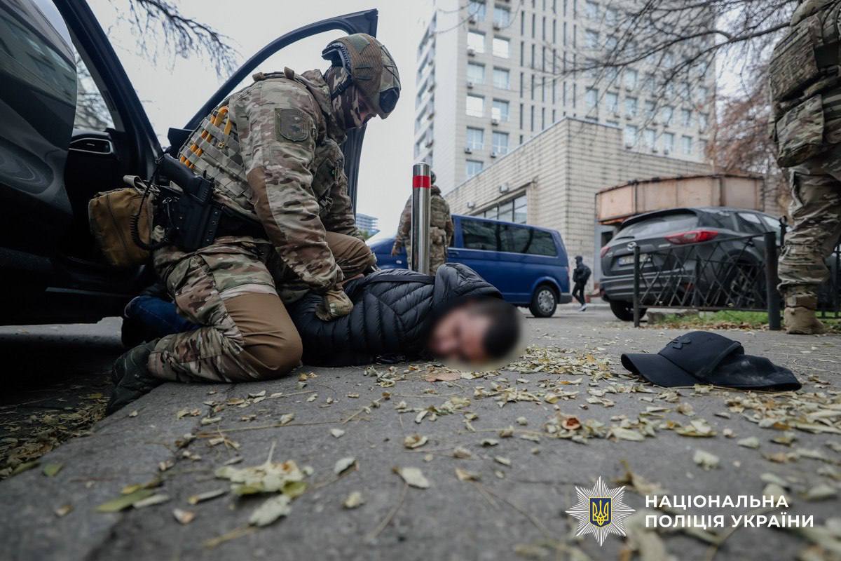 Нацполіція затримала шахраїв, які обіцяли посади в Офісі Президента за $100 тисяч