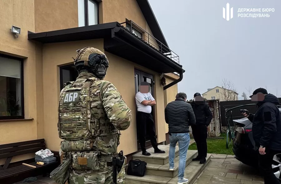 Топчиновники Держпраці вимагали гроші у підприємців за всі послуги, які мали надаватись безплатно