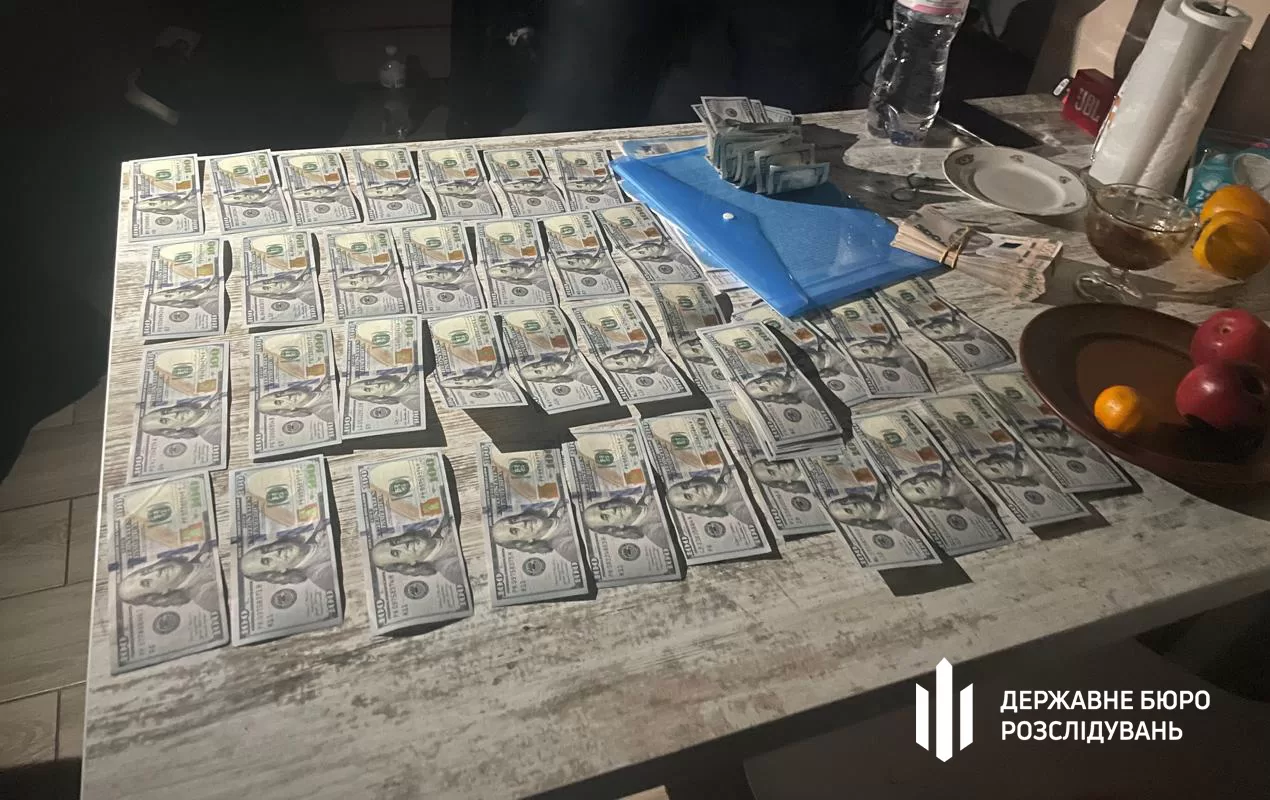 Топчиновники Держпраці вимагали гроші у підприємців за всі послуги, які мали надаватись безплатно