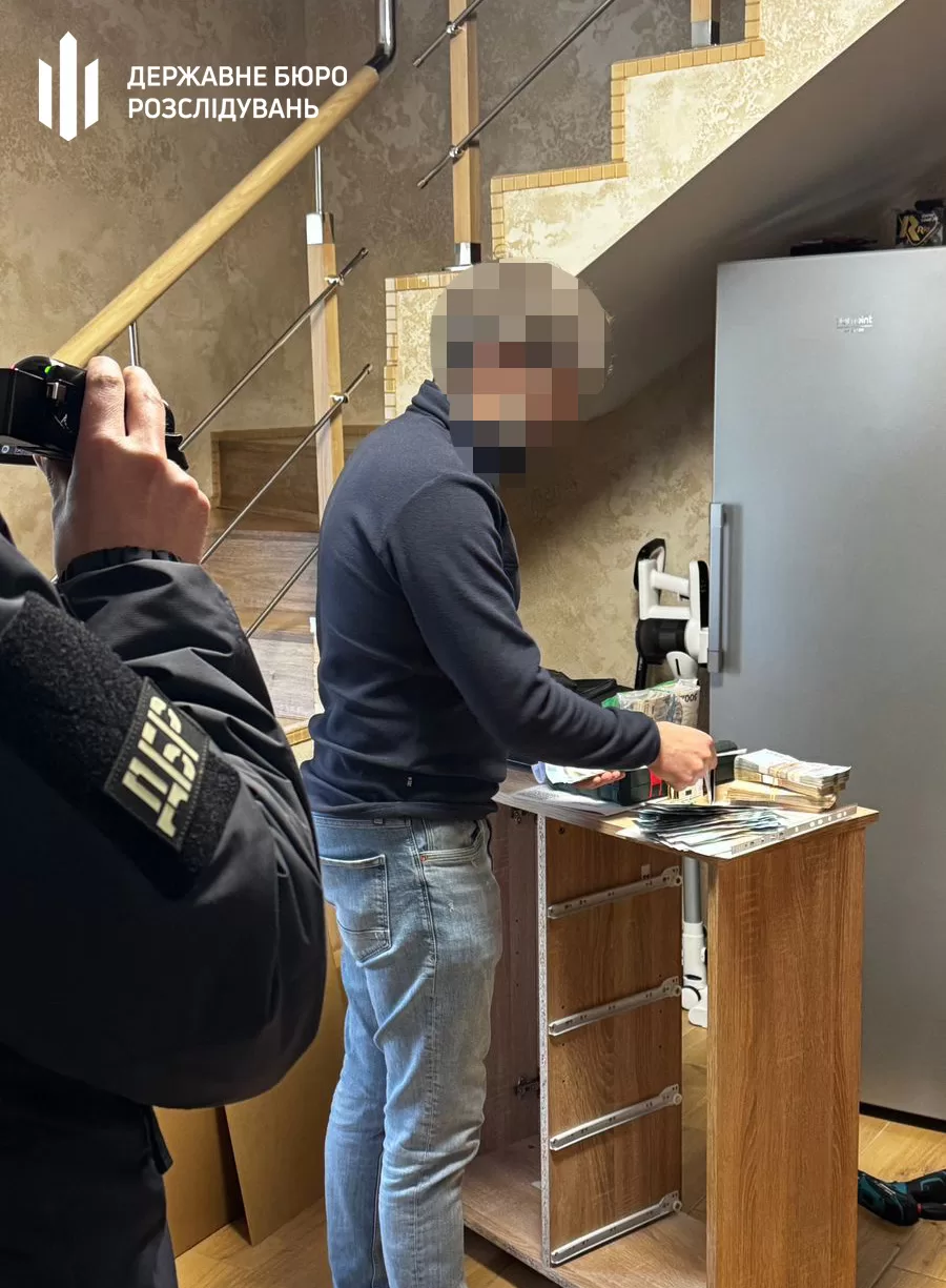 Топчиновники Держпраці вимагали гроші у підприємців за всі послуги, які мали надаватись безплатно