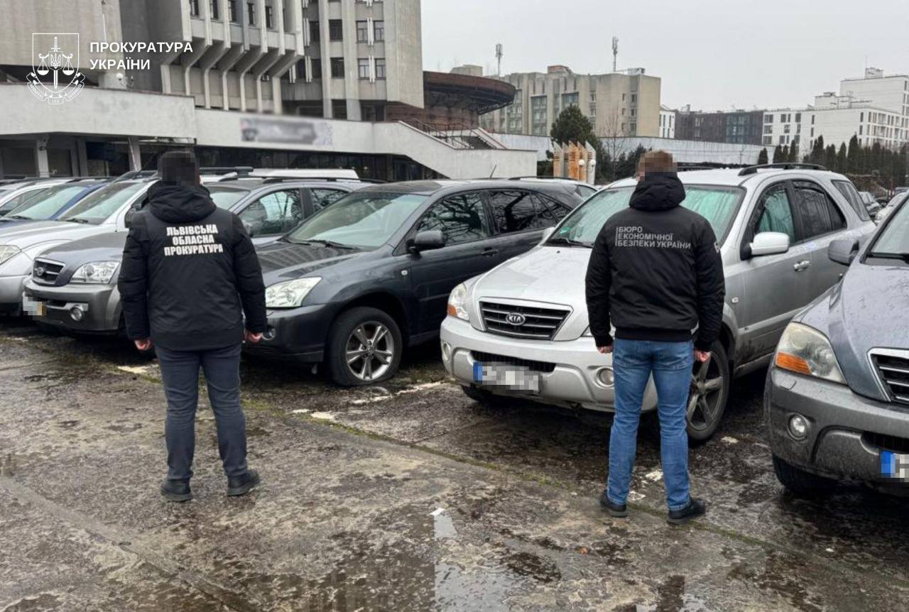 На Львівщині викрито схему продажу авто, ввезених як гуманітарна допомога для ЗСУ