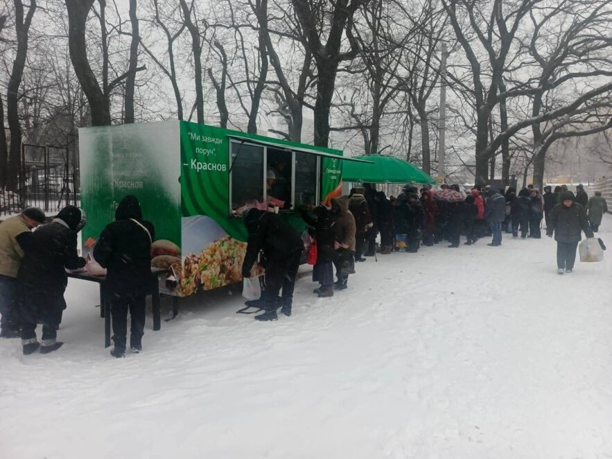 Краснов роздає їжу на морозі: чому це небезпечно для здоров’я