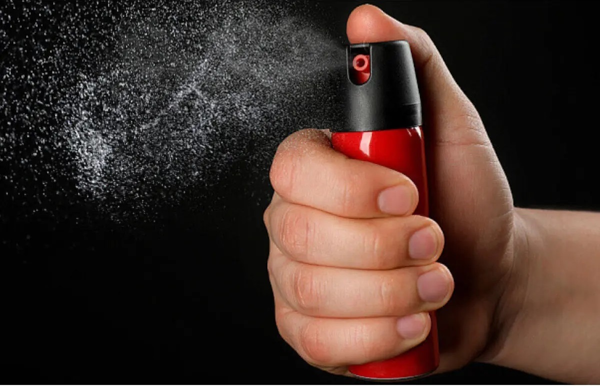 На Рівненщині ТЦК забризкали балончиком 15-річну дівчину, яка не пускала їх до будинку