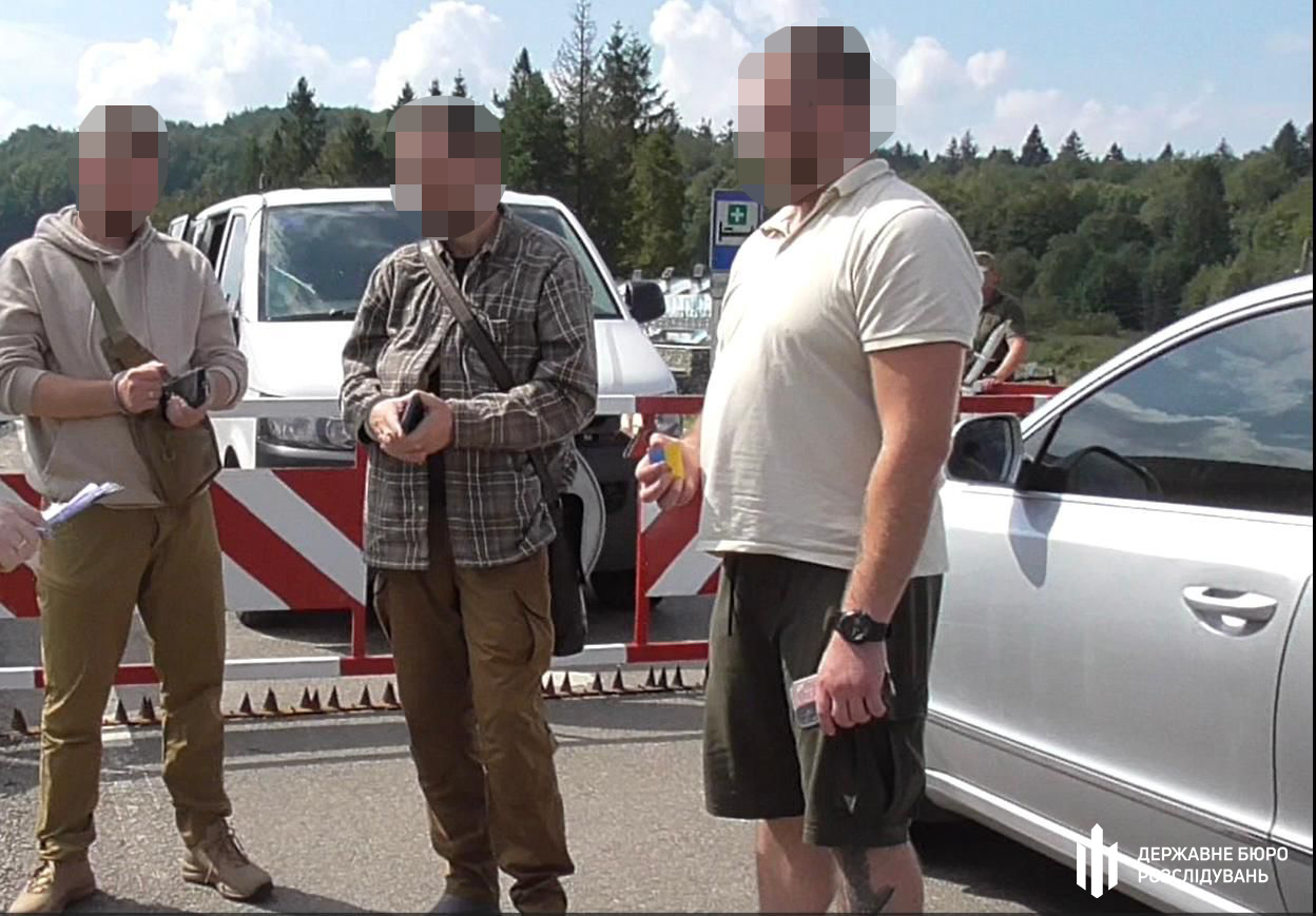 Працівника Дніпровського університету внутрішніх справ судитимуть за організацію переправлення чоловіків через кордон