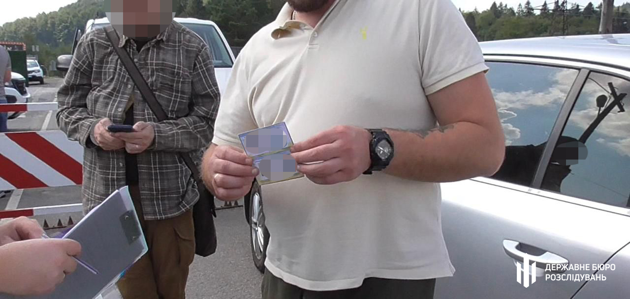 Працівника Дніпровського університету внутрішніх справ судитимуть за організацію переправлення чоловіків через кордон