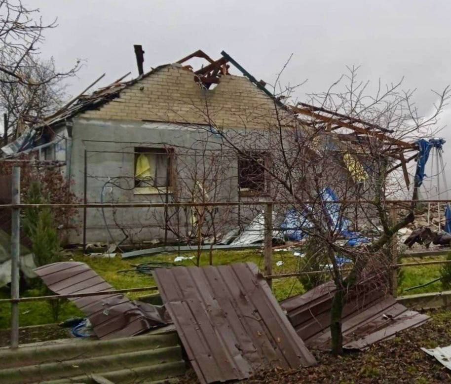 Ворог вночі понад  десять разів атакував два райони Дніпропетровщини: поранені 13-річна дівчинка та 40-річний чоловік