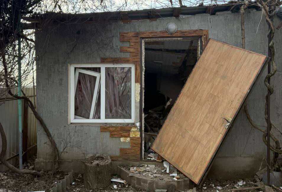 Ворог бив по Нікопольщині та Синельниківщині: поранений 72-річний чоловік