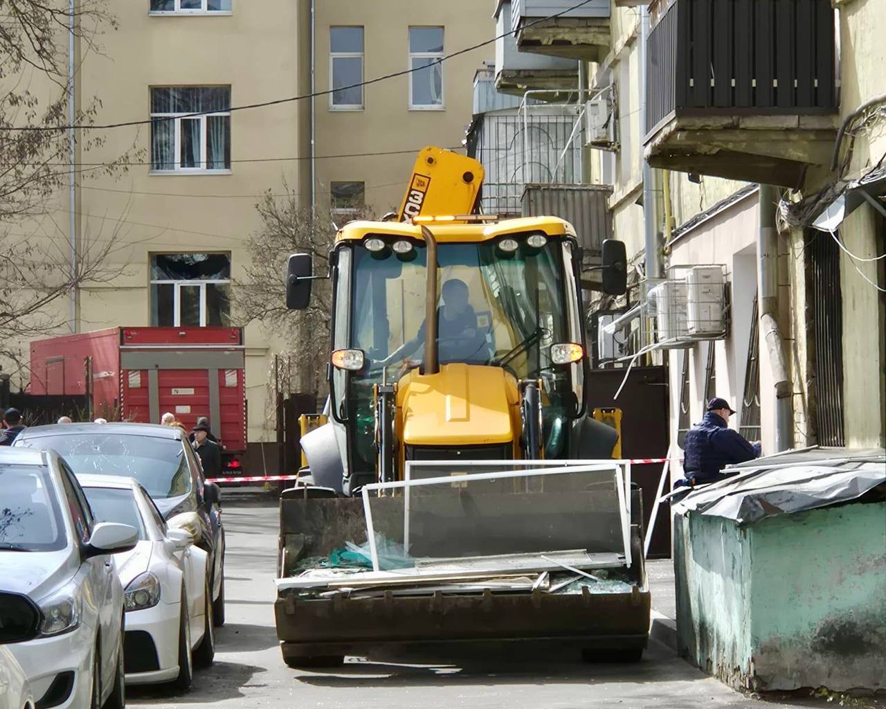 Ворожим ударом у середмісті Дніпра пошкоджено близько семи багатоповерхівок й гімназію