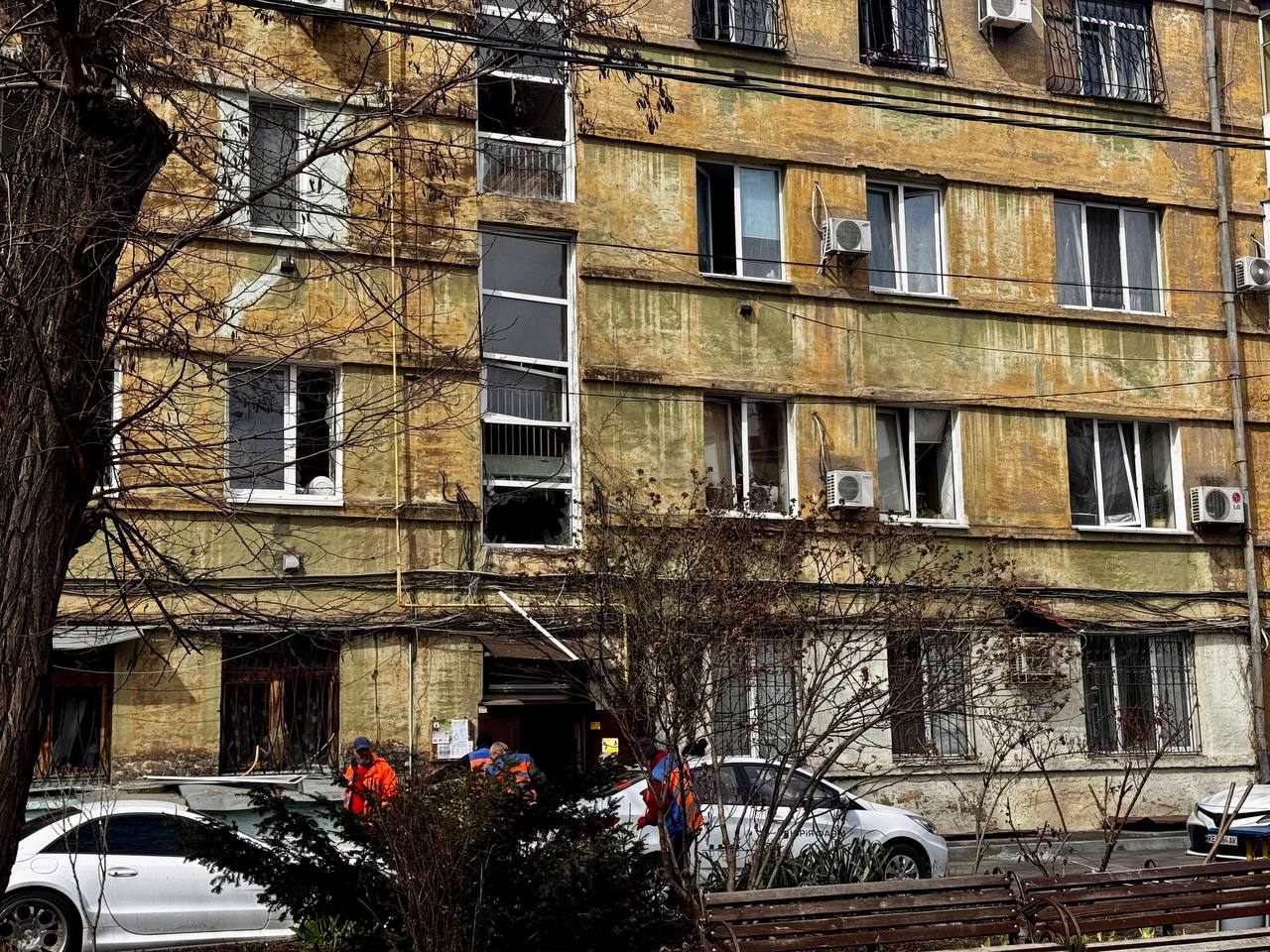 Ворожим ударом у середмісті Дніпра пошкоджено близько семи багатоповерхівок й гімназію