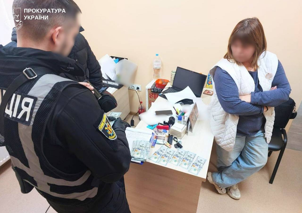 Лікарка-психіатр брала хабарі за “діагноз” для ухилення від мобілізації