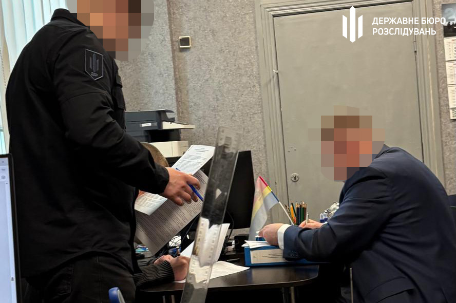 Махінації на закупівлі палива: на Кіровоградщині викрили посадовця військової частини