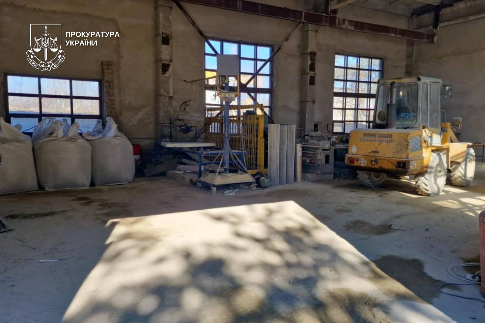 На Закарпатті керівник заводу організував незаконний видобуток цеоліту