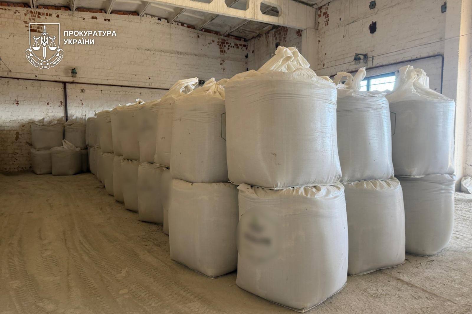 На Закарпатті керівник заводу організував незаконний видобуток цеоліту