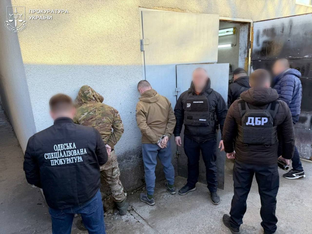 На Одещині військові облаштували схрон зброї на СТО і продавали гранатомети поштою