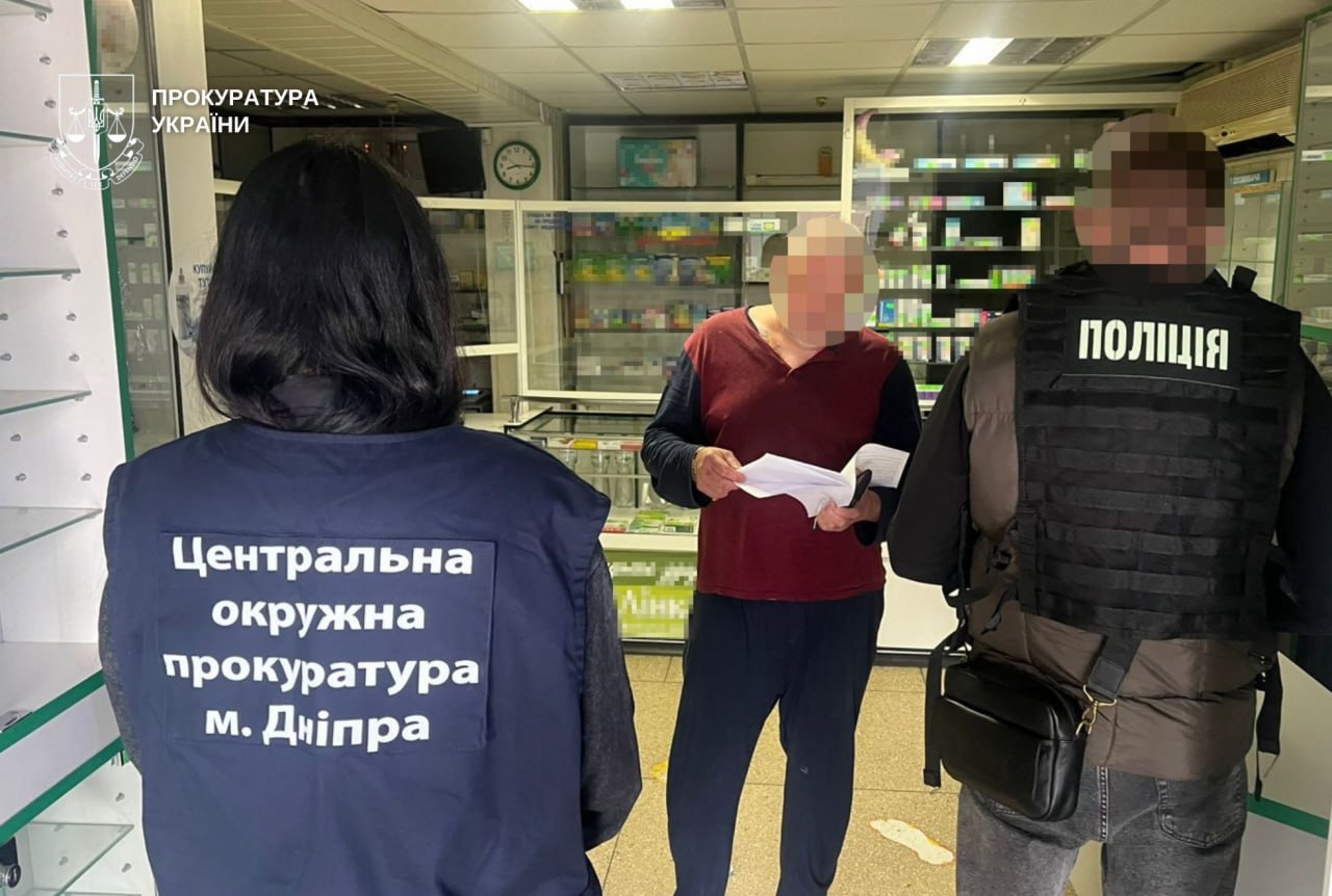 У Дніпрі аптечна мережа торгувала прекурсорами для метамфетаміну: директору та фармацевту повідомили про підозру