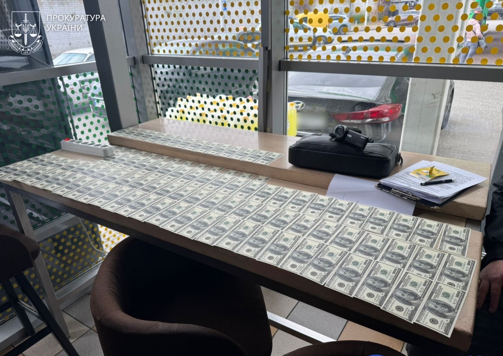 З фронту в тил за 10 500 доларів: у столиці викрили схему незаконного переведення військовослужбовців