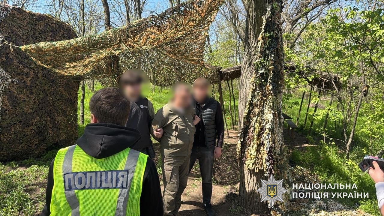 На Дніпропетровщині затримали заступника командира батальйону, який вимагав хабар у підлеглої