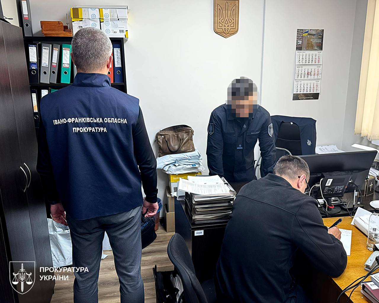 На Прикарпатті керівник слідчого відділу поліції вимагав 5 000 доларів за «невтручання» у бізнес