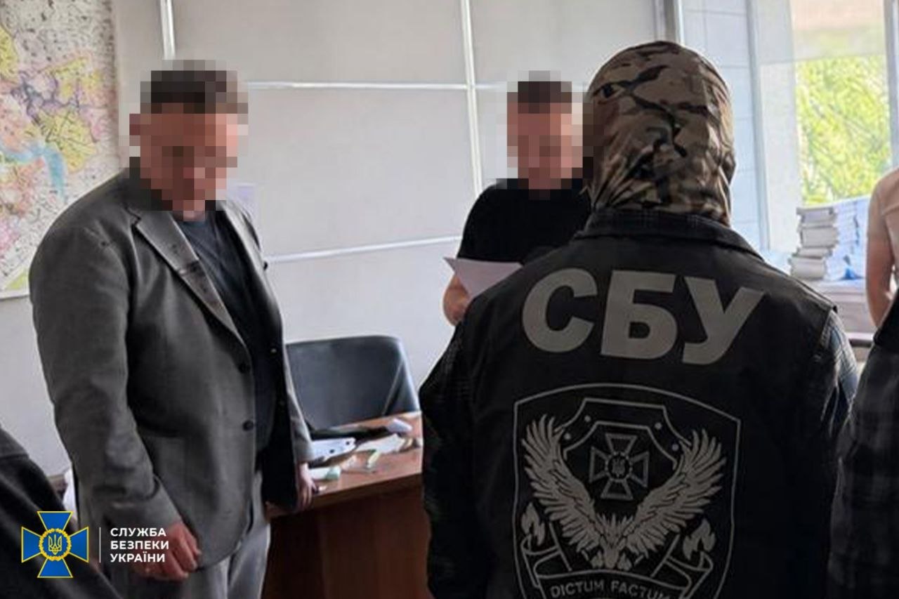 На хабарях за оренду держмайна затримали керівництво Київського облавтодору
