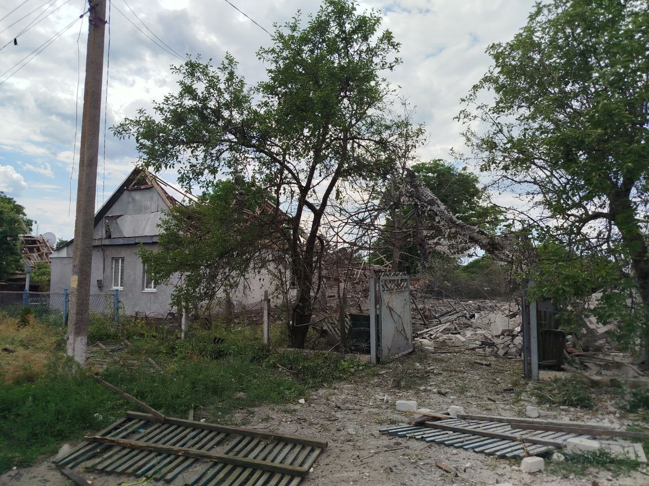 Ворог атакував 3 райони Дніпропетровщини безпілотниками та артилерією: є загиблий