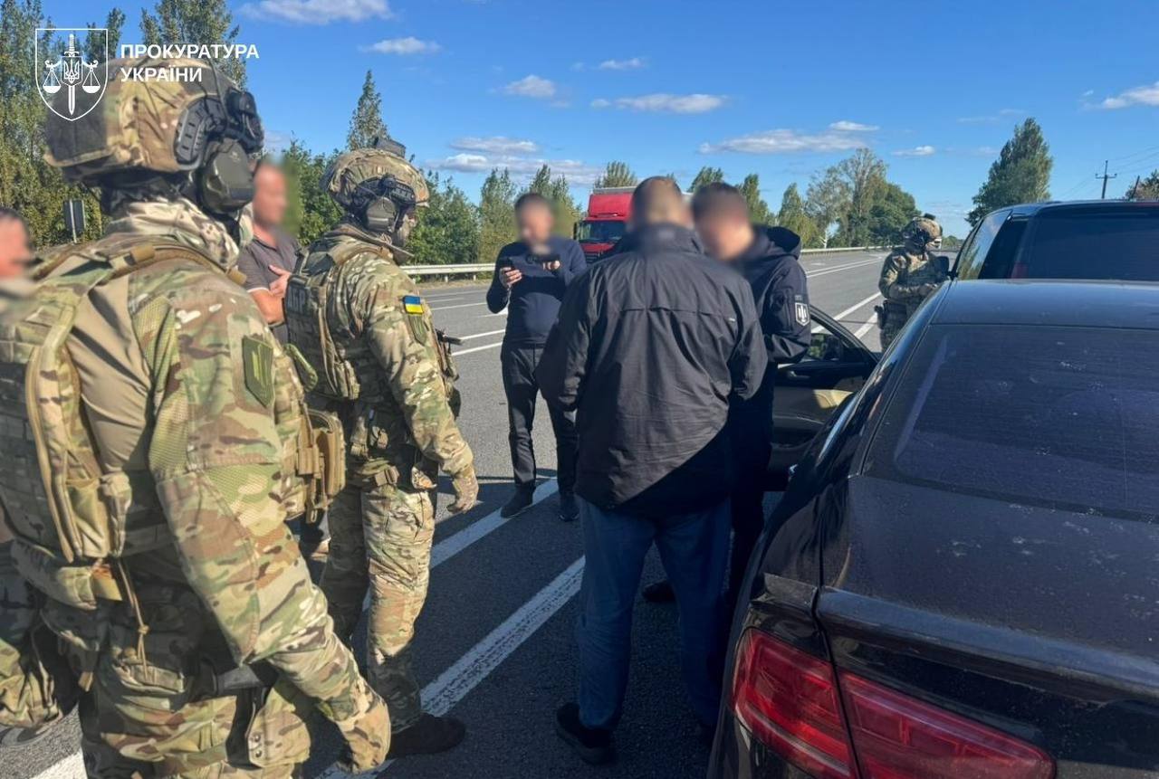 Організована група через електронну систему легалізувала 19 тисяч кубів краденого дуба на 147 мільйонів