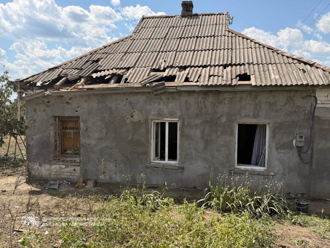 Росіяни понад 40 разів атакували Дніпропетровщину: поранені двоє людей, пошкоджені будинки та інфраструктура