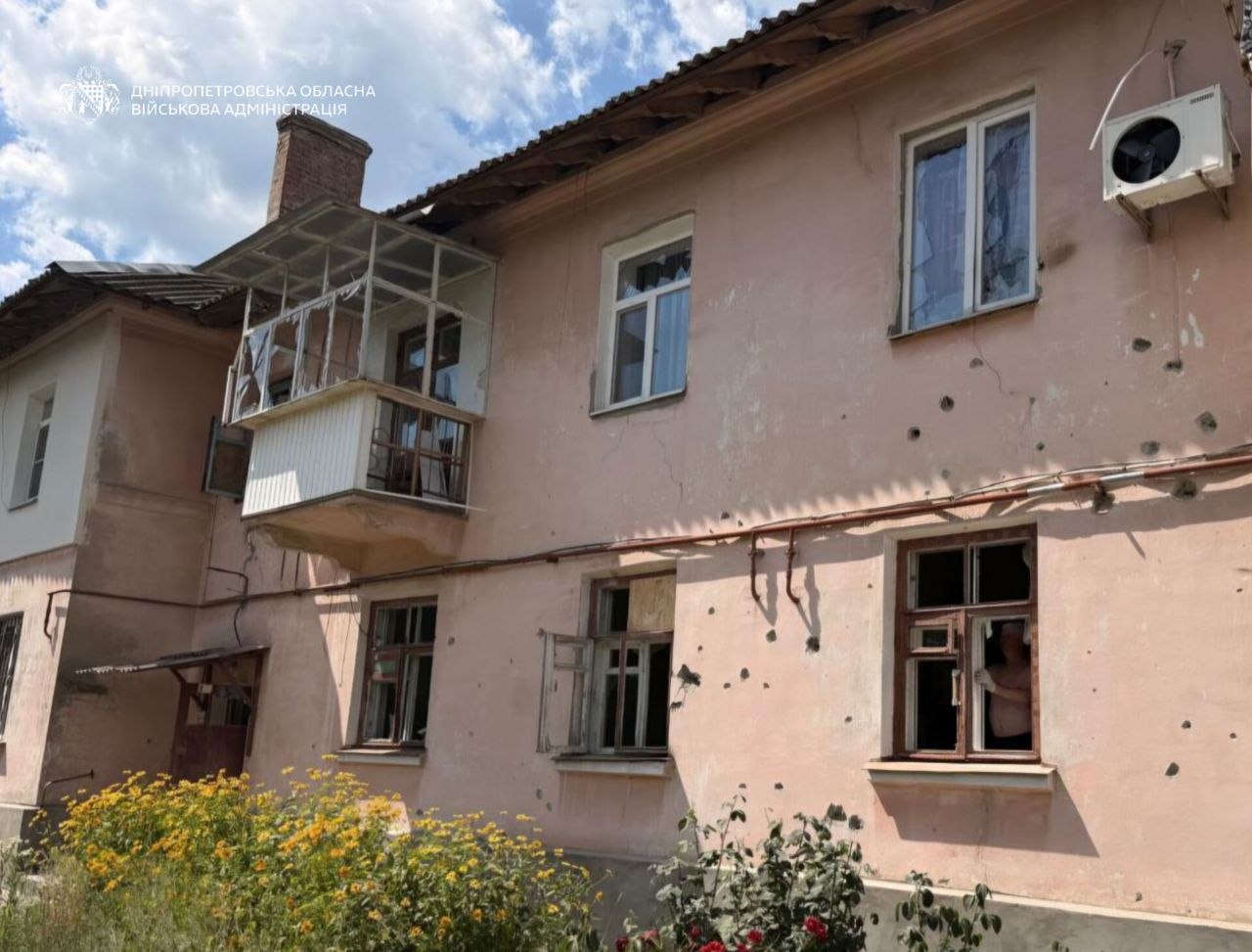 Росіяни понад 40 разів атакували Дніпропетровщину: поранені двоє людей, пошкоджені будинки та інфраструктура