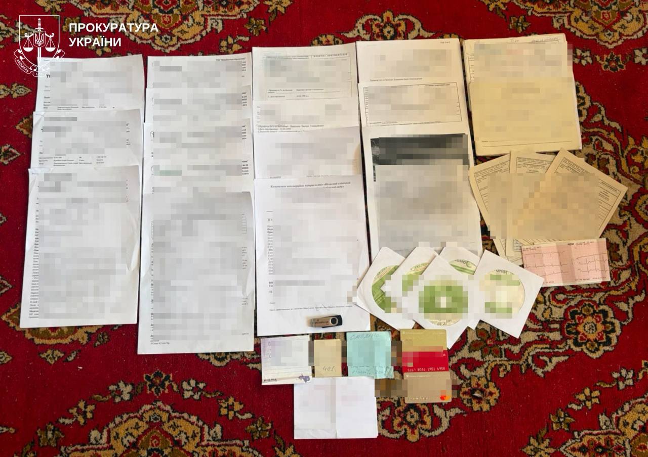 У Кропивницькому викрили схему виїзду за кордон через фіктивну інвалідність за участі медиків та депутатки