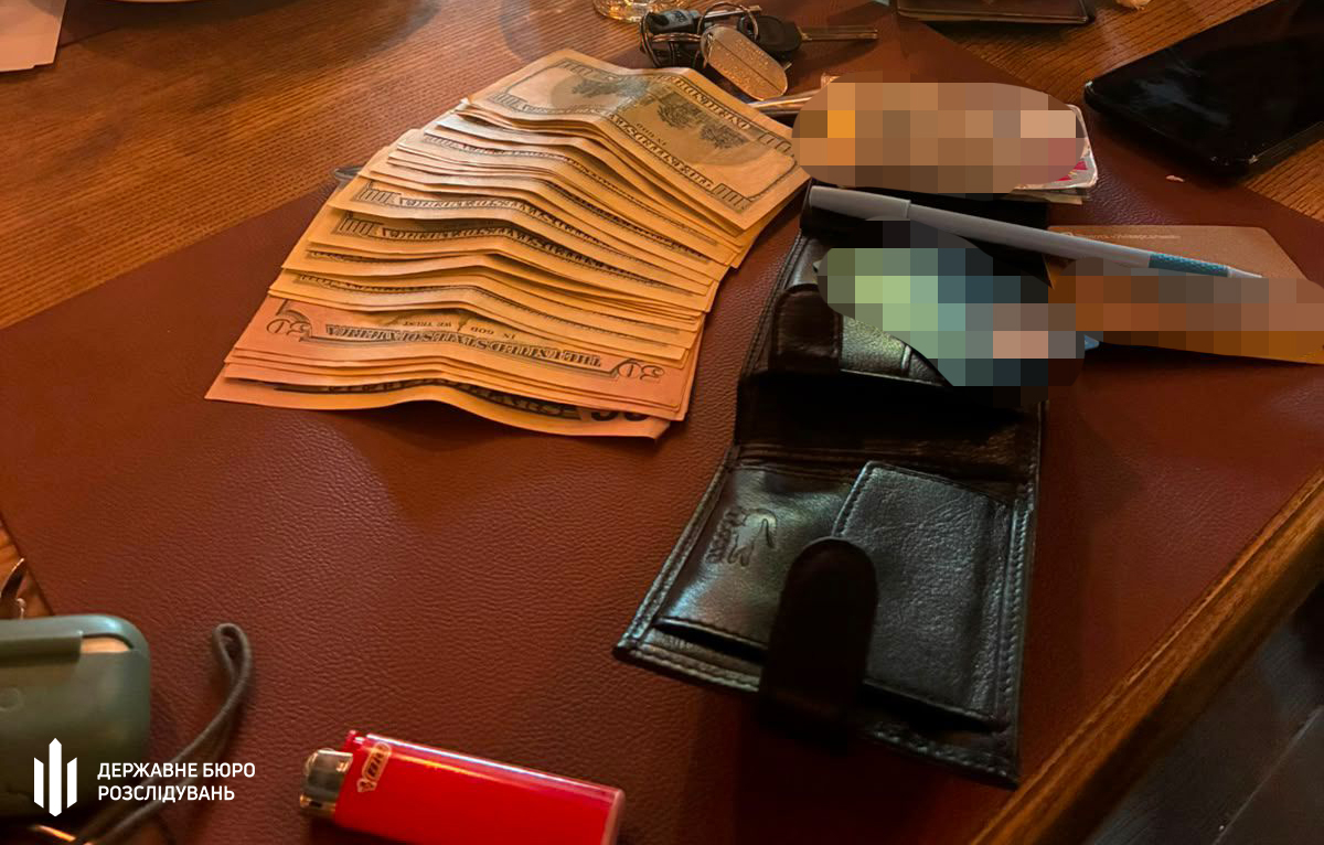 Посадовець військової частини за хабар обіцяв перевести мобілізованого до тилової частини в Києві