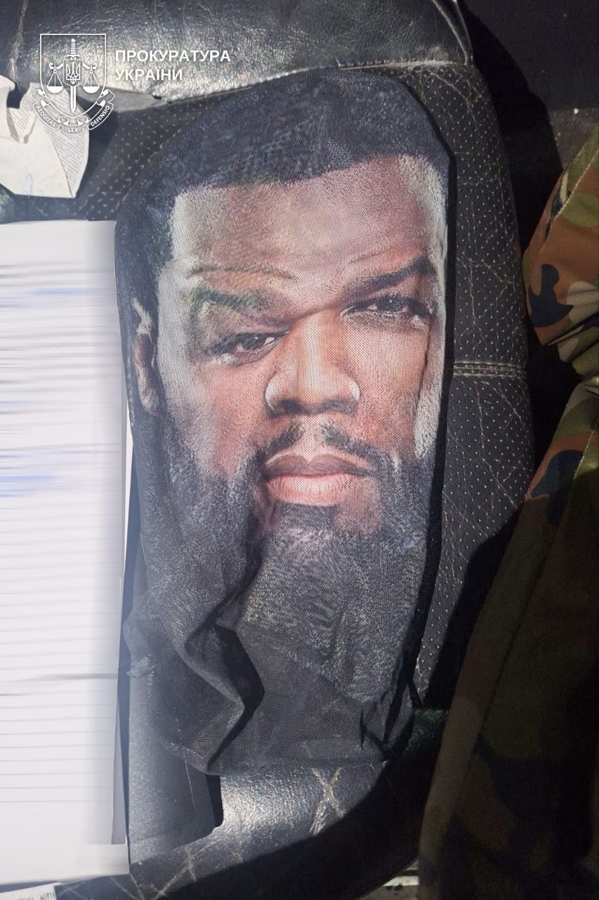 Одягав маску 50 Cent та “погорів” утретє: на Закарпатті затримали адвоката за організацію чергової схеми виїзду чоловіків за кордон