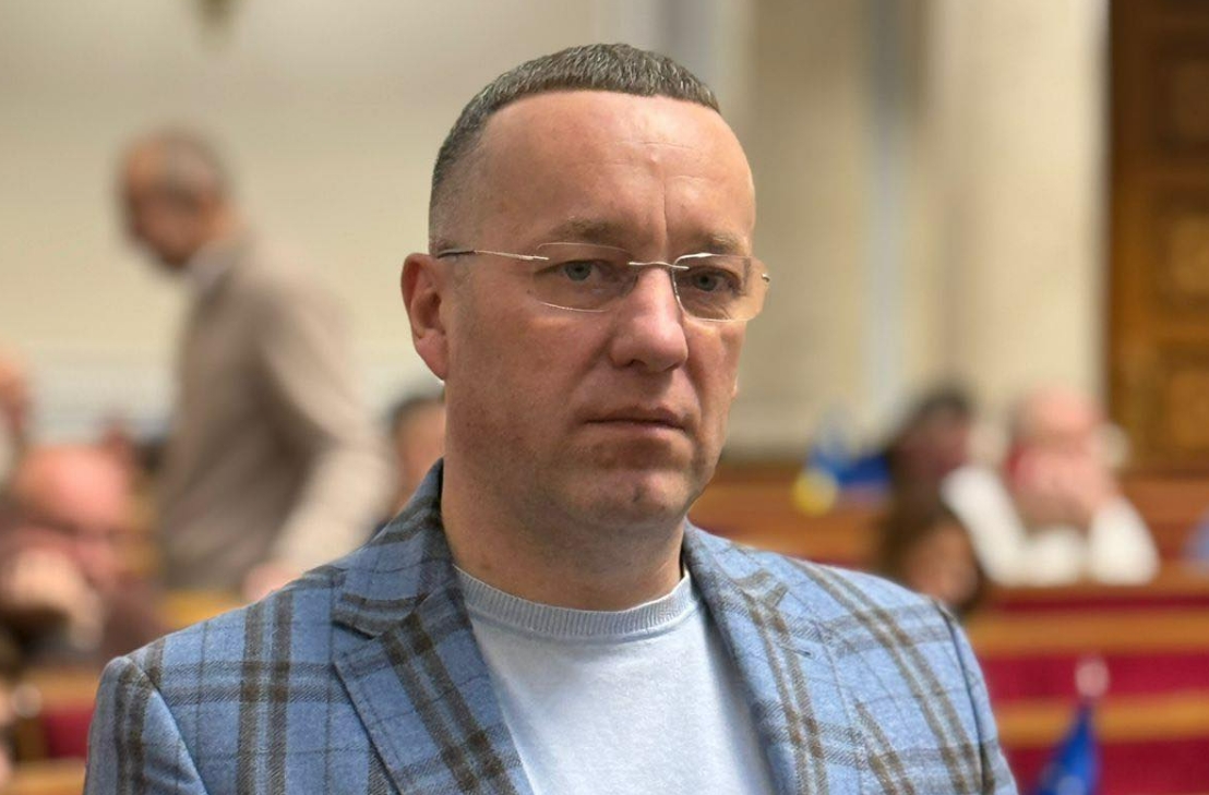 Незадекларовані 3,6 млн грн та невідповідність доходів: НАБУ провело обшуки у нардепа-“слуги народу” Євгена Петруняка