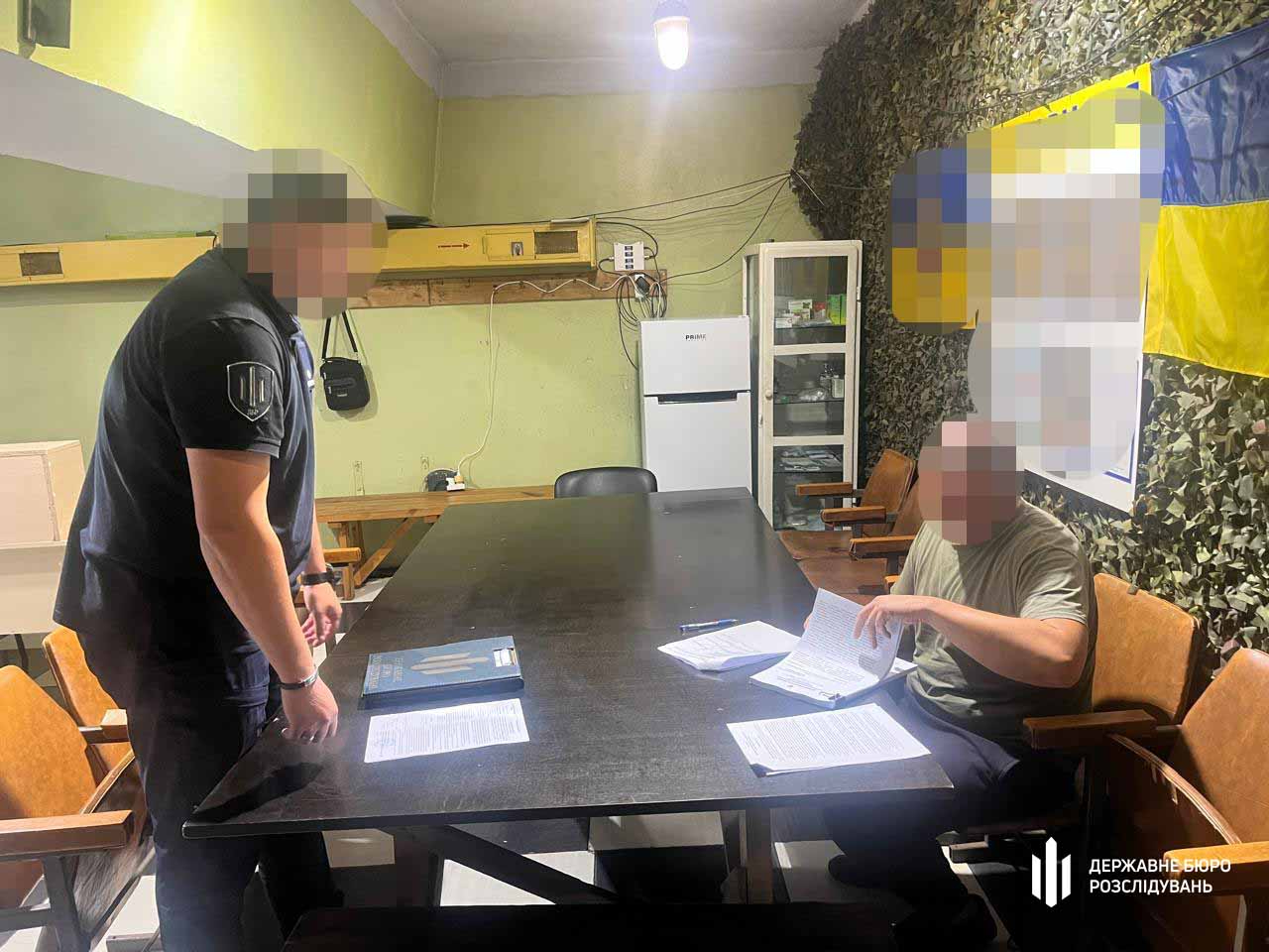 Посадовець військової частини Нацгвардії та його підлеглий продавали “тилові” посади