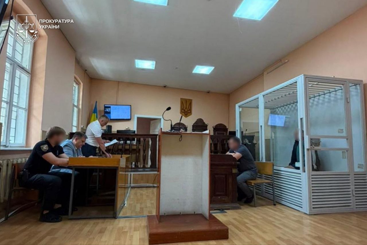 Одягав маску 50 Cent та “погорів” утретє: на Закарпатті затримали адвоката за організацію чергової схеми виїзду чоловіків за кордон