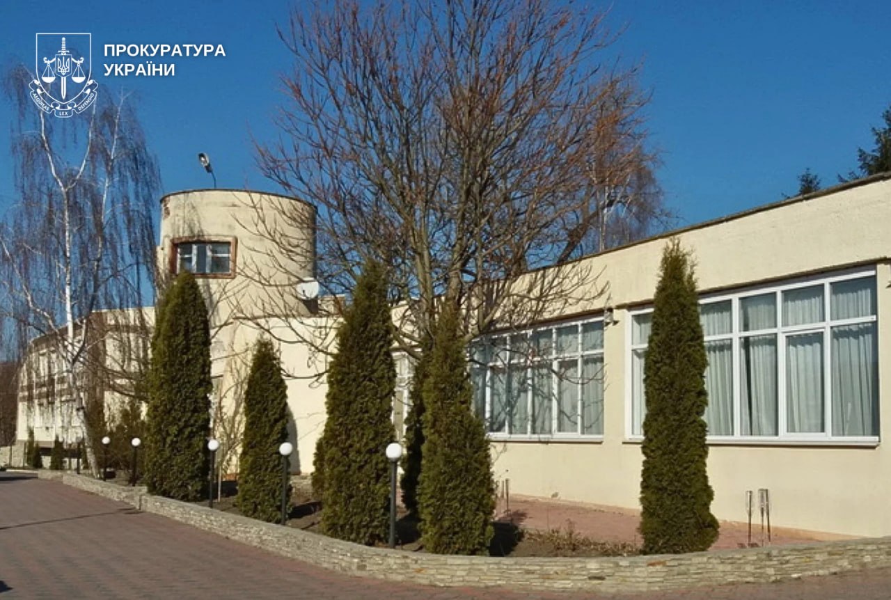 В Могилів-Подільському начальник річкового вокзалу віддав приміщення під кафе дружині