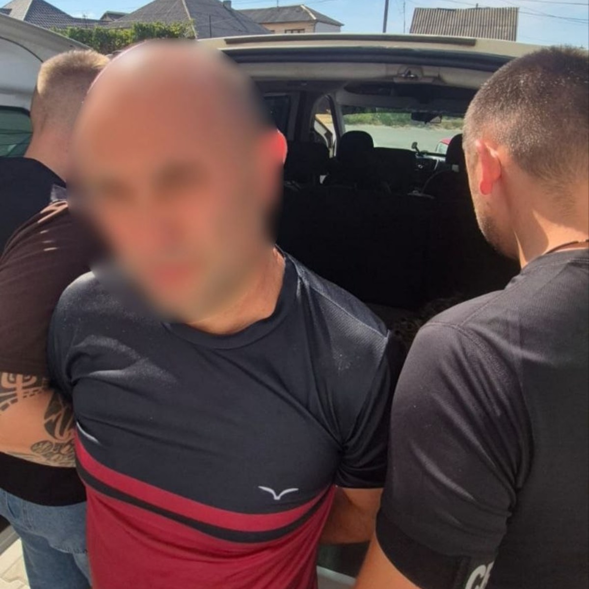 Віддав власне посвідчення УБД за $10 тисяч: на Закарпатті викрили організатора переправлення чоловіків за кордон