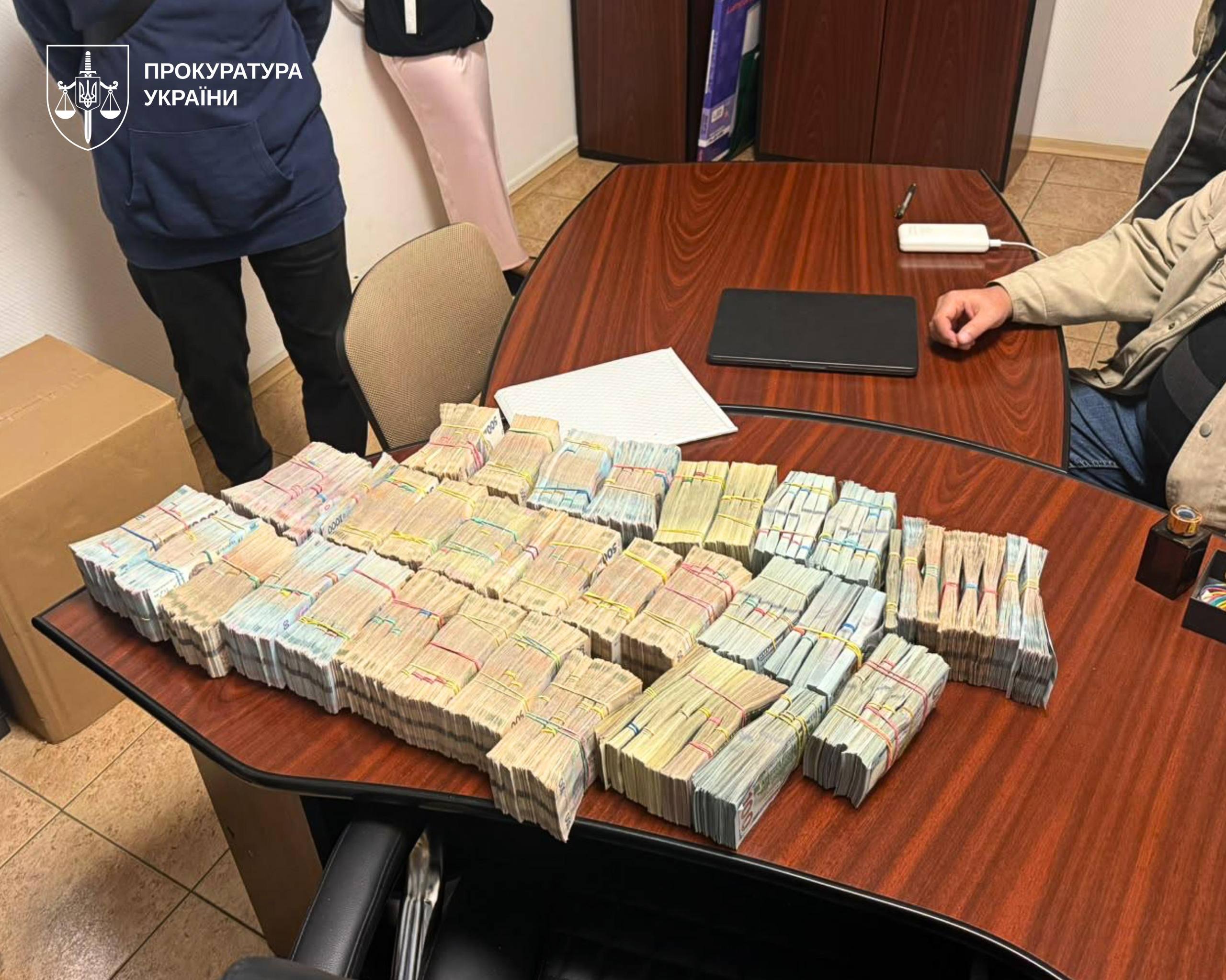 Обіг 23,5 млрд грн: ОГП та БЕБ викрили масштабний конвертцентр, який виводив кошти через крипту