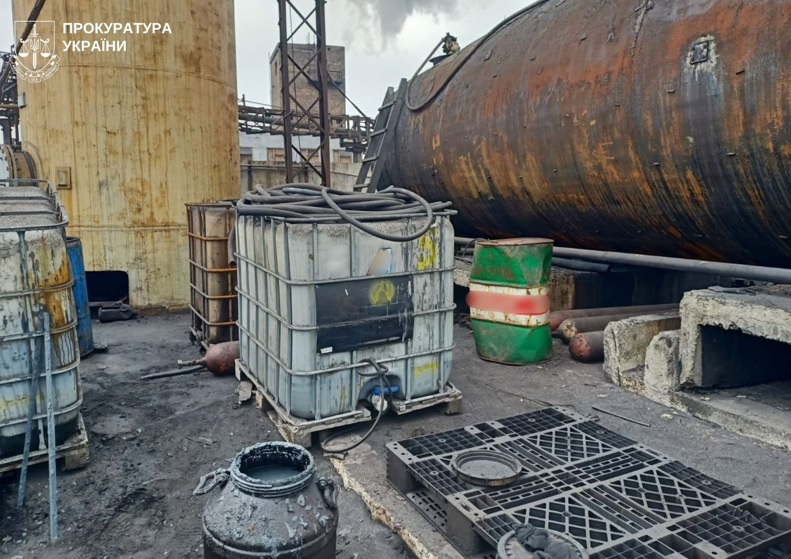 У Запоріжжі судитимуть учасників ОЗГ за незаконне виробництво пального з шин та забруднення довкілля на 12,6 млн грн