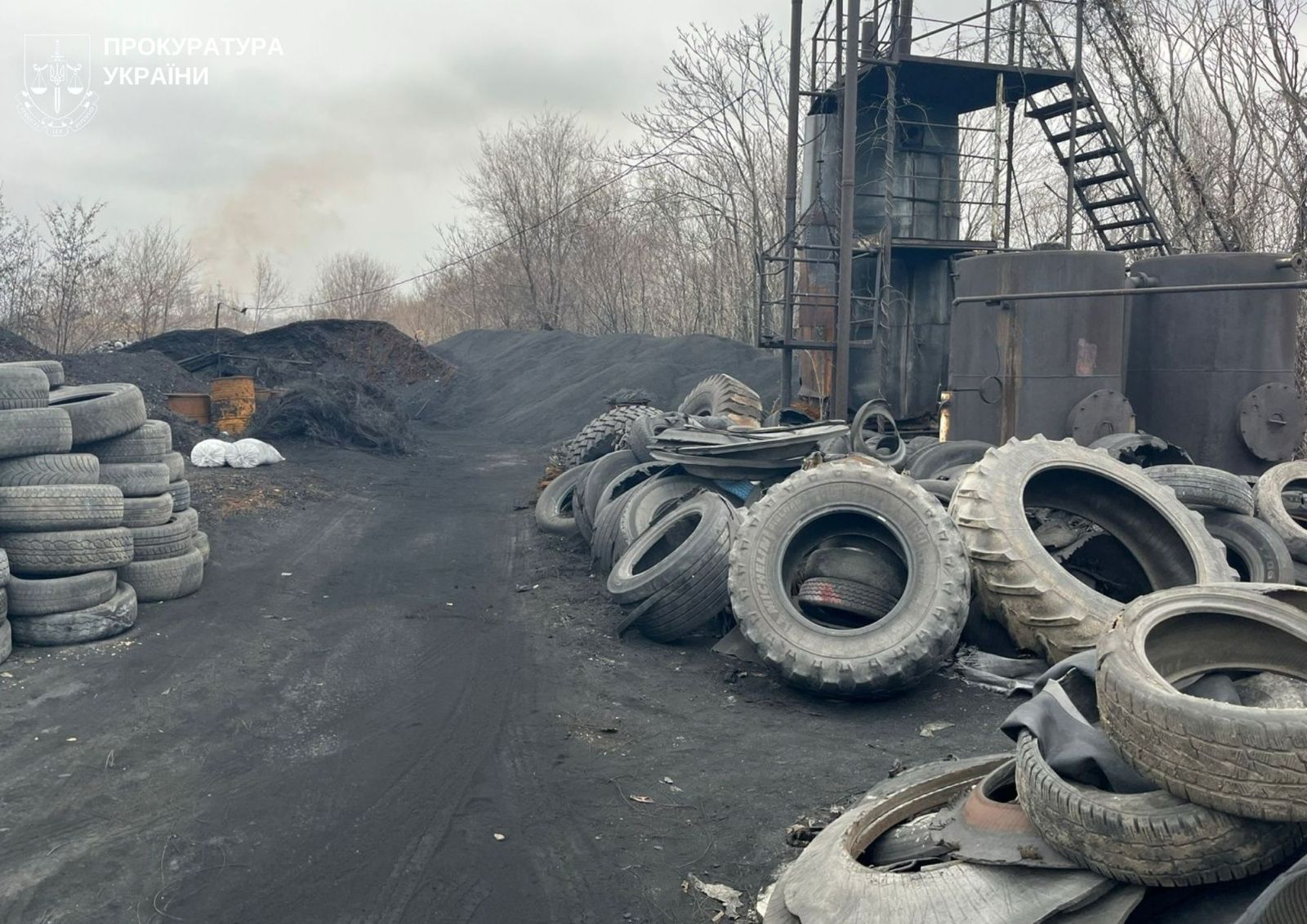 У Запоріжжі судитимуть учасників ОЗГ за незаконне виробництво пального з шин та забруднення довкілля на 12,6 млн грн